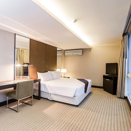 The Narathiwas Hotel & Residence Sathorn Bangkok Exterior foto