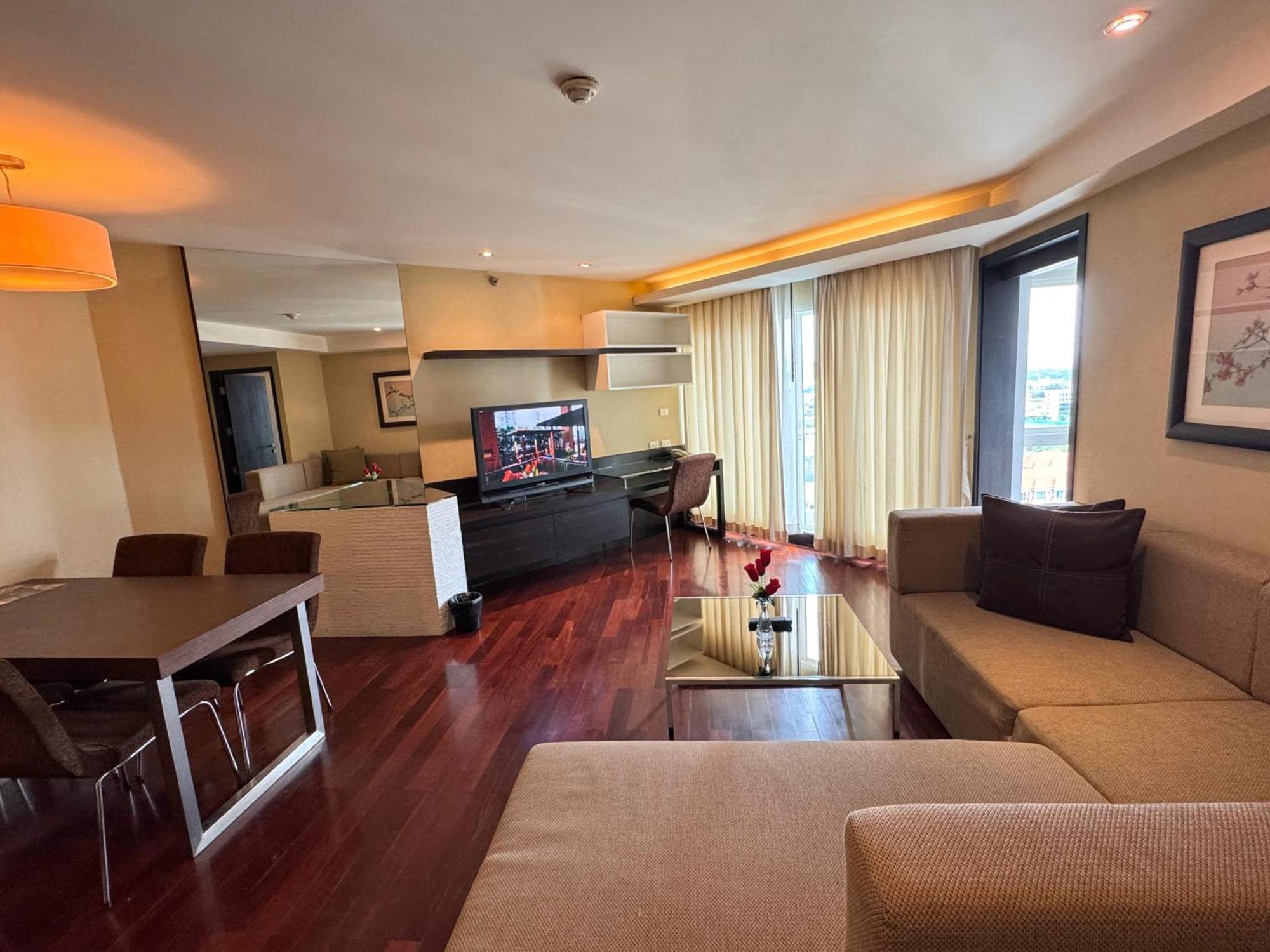The Narathiwas Hotel & Residence Sathorn Bangkok Exterior foto