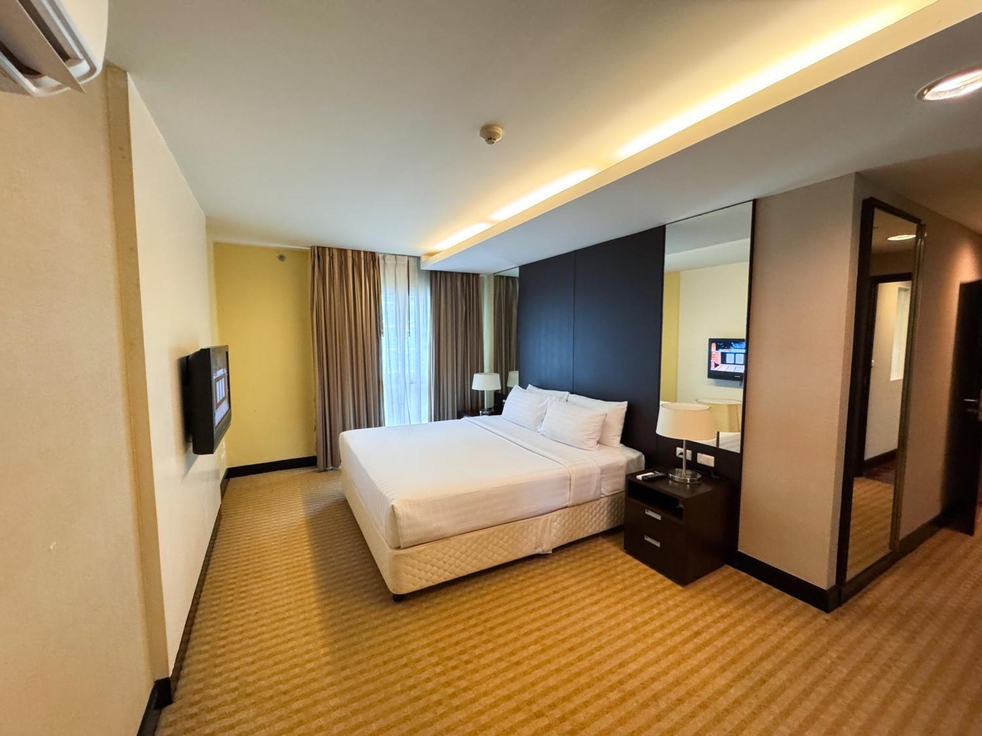 The Narathiwas Hotel & Residence Sathorn Bangkok Exterior foto