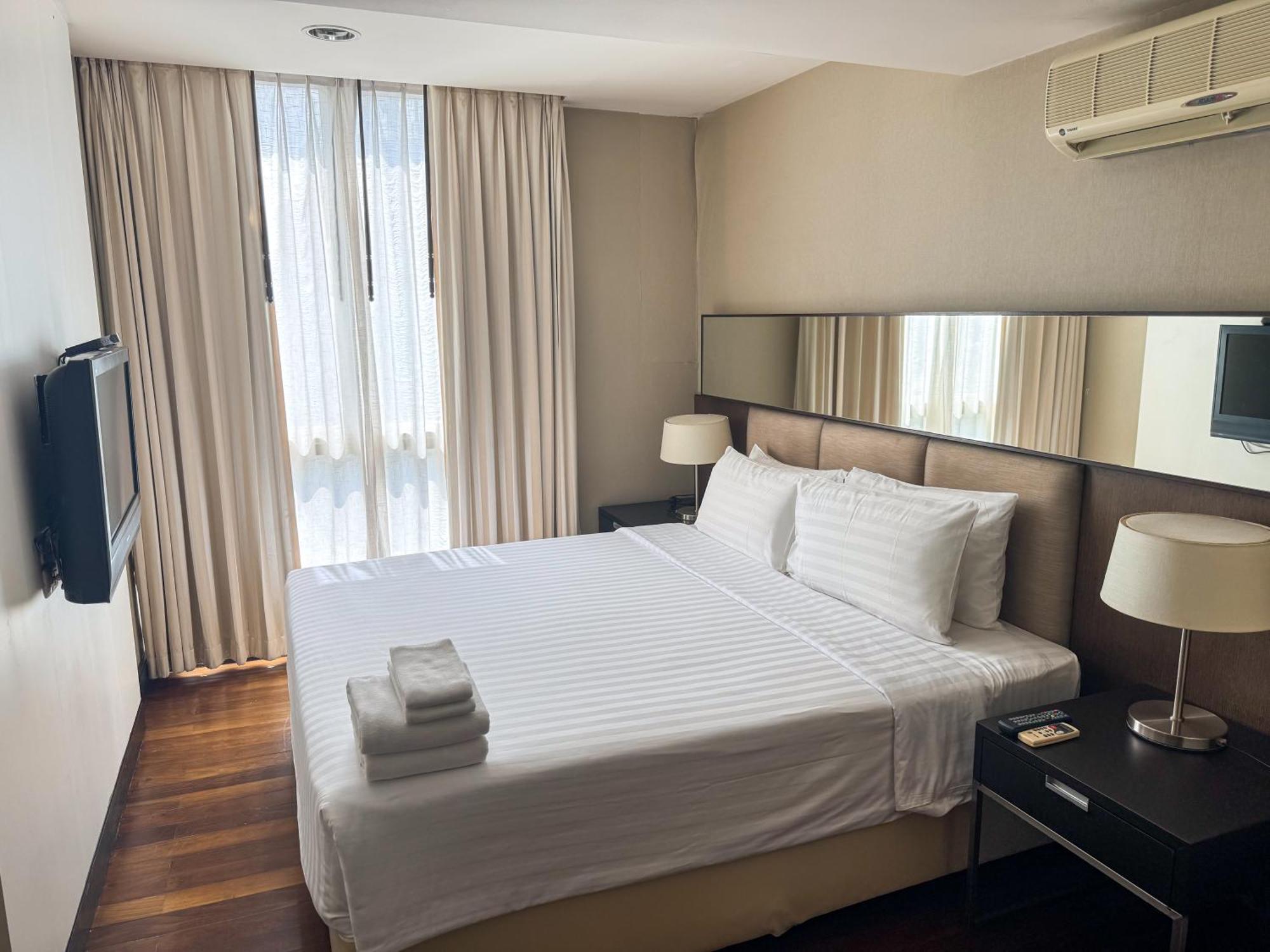 The Narathiwas Hotel & Residence Sathorn Bangkok Exterior foto
