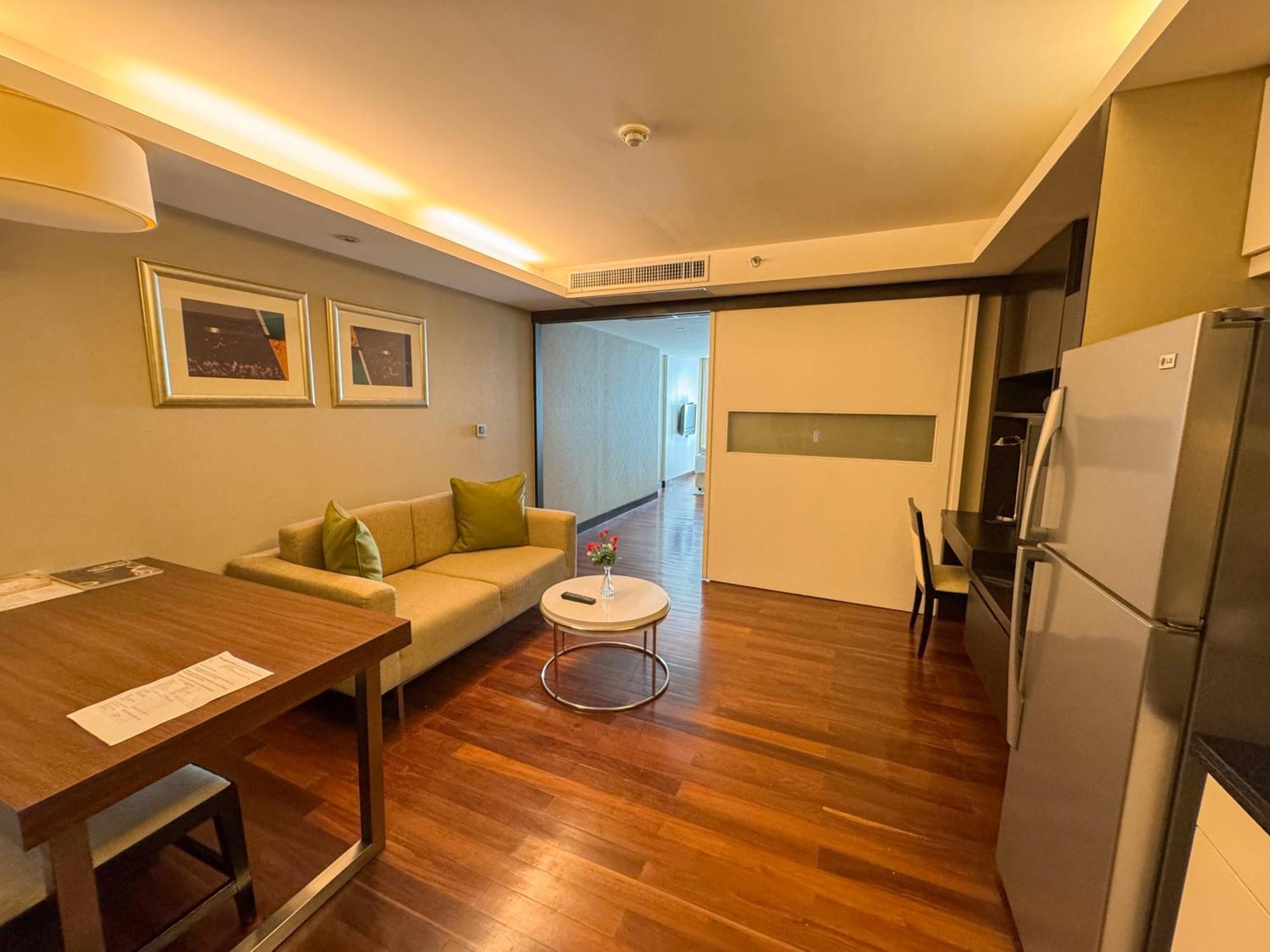 The Narathiwas Hotel & Residence Sathorn Bangkok Exterior foto
