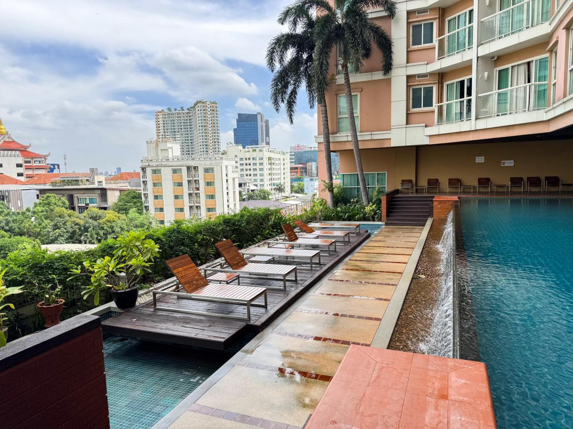 The Narathiwas Hotel & Residence Sathorn Bangkok Exterior foto