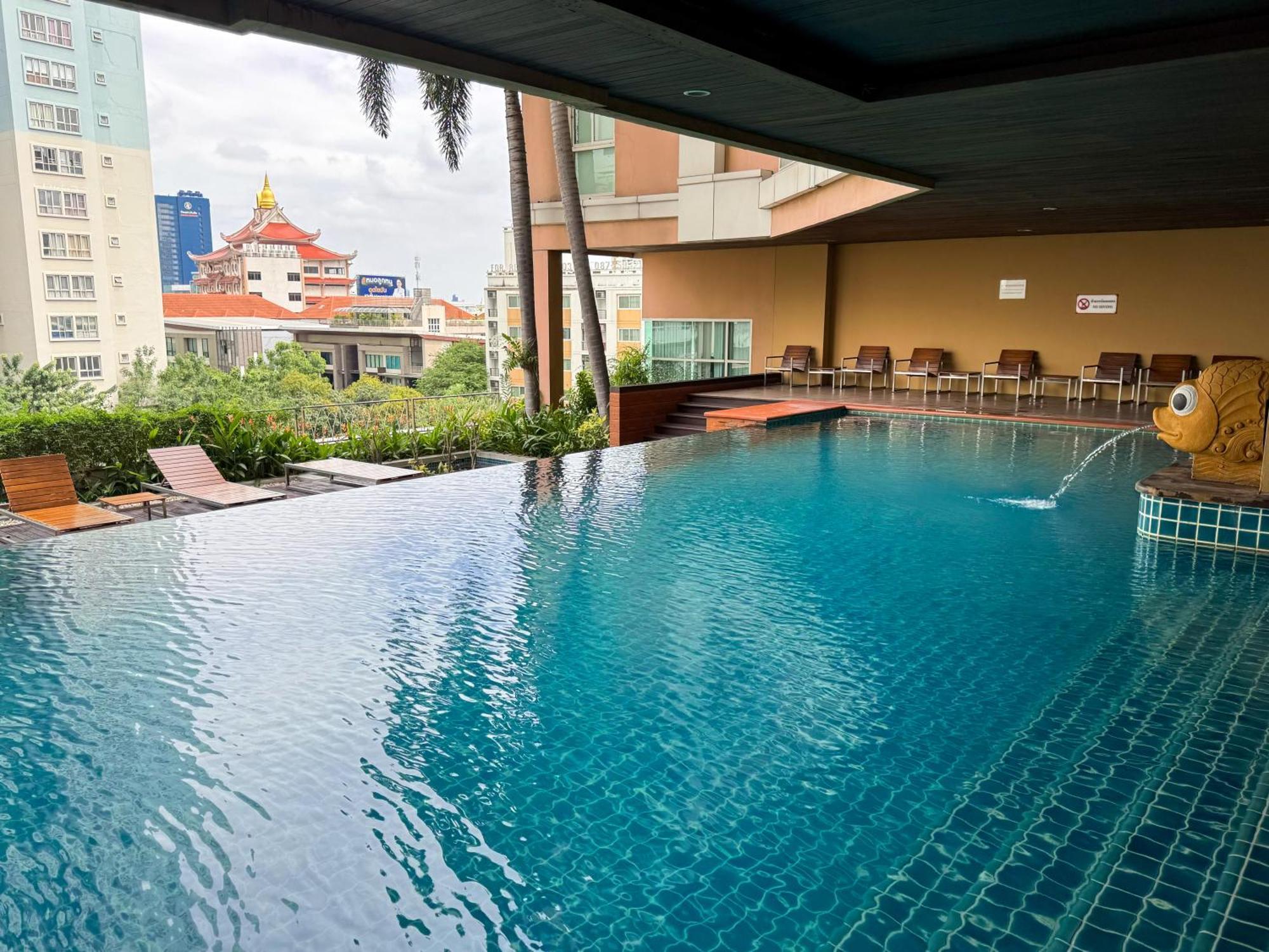 The Narathiwas Hotel & Residence Sathorn Bangkok Exterior foto