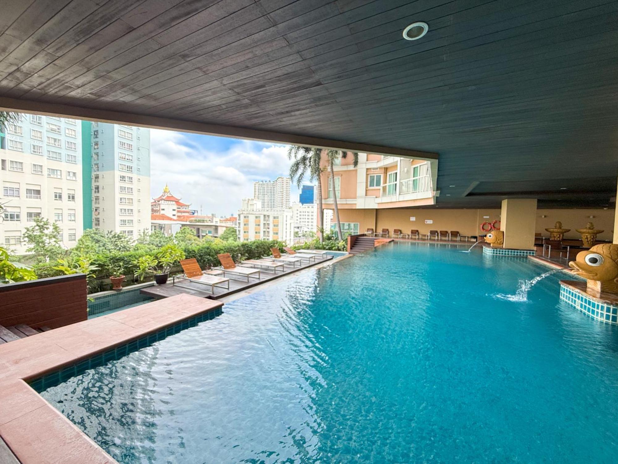 The Narathiwas Hotel & Residence Sathorn Bangkok Exterior foto
