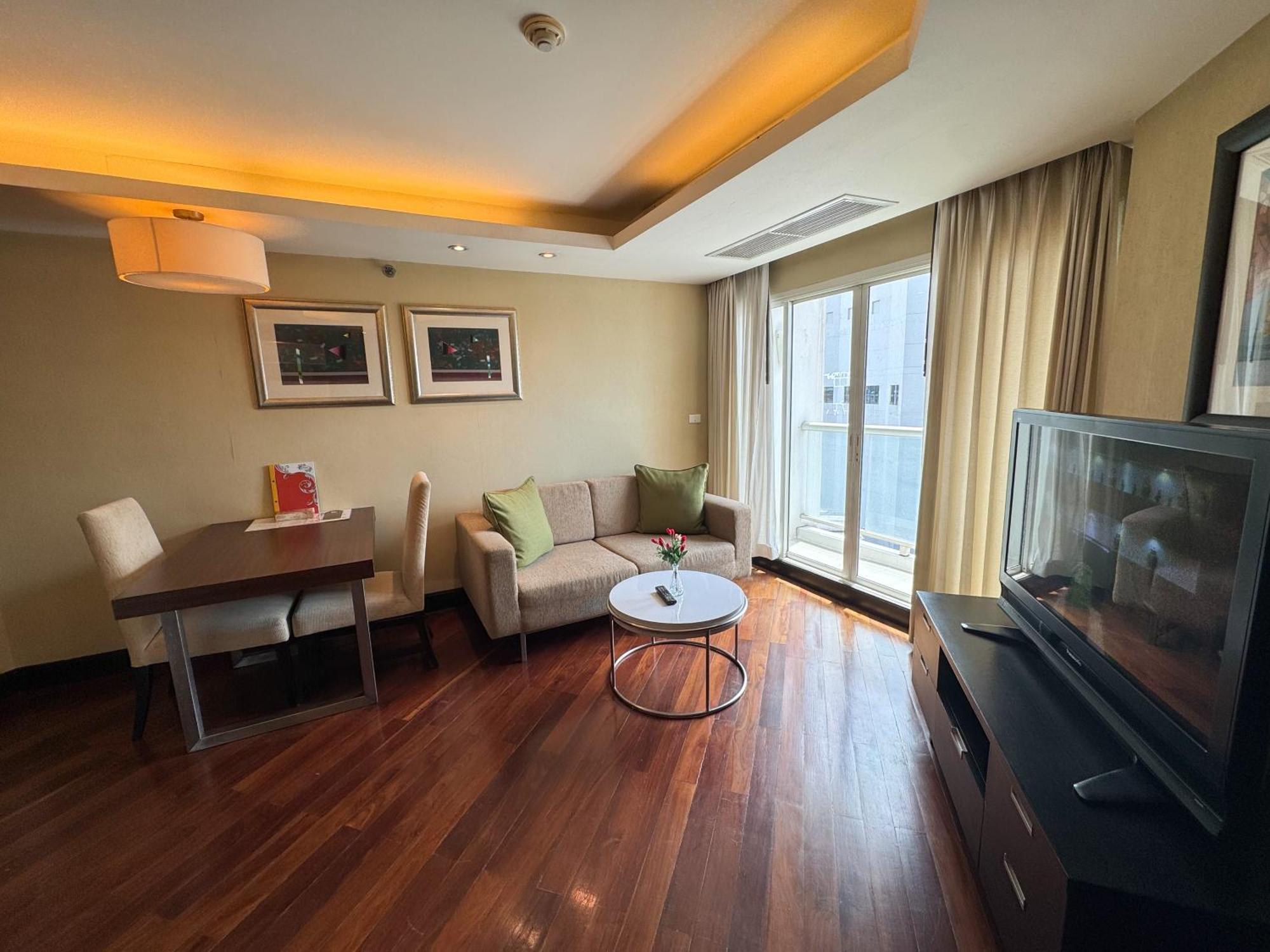 The Narathiwas Hotel & Residence Sathorn Bangkok Exterior foto