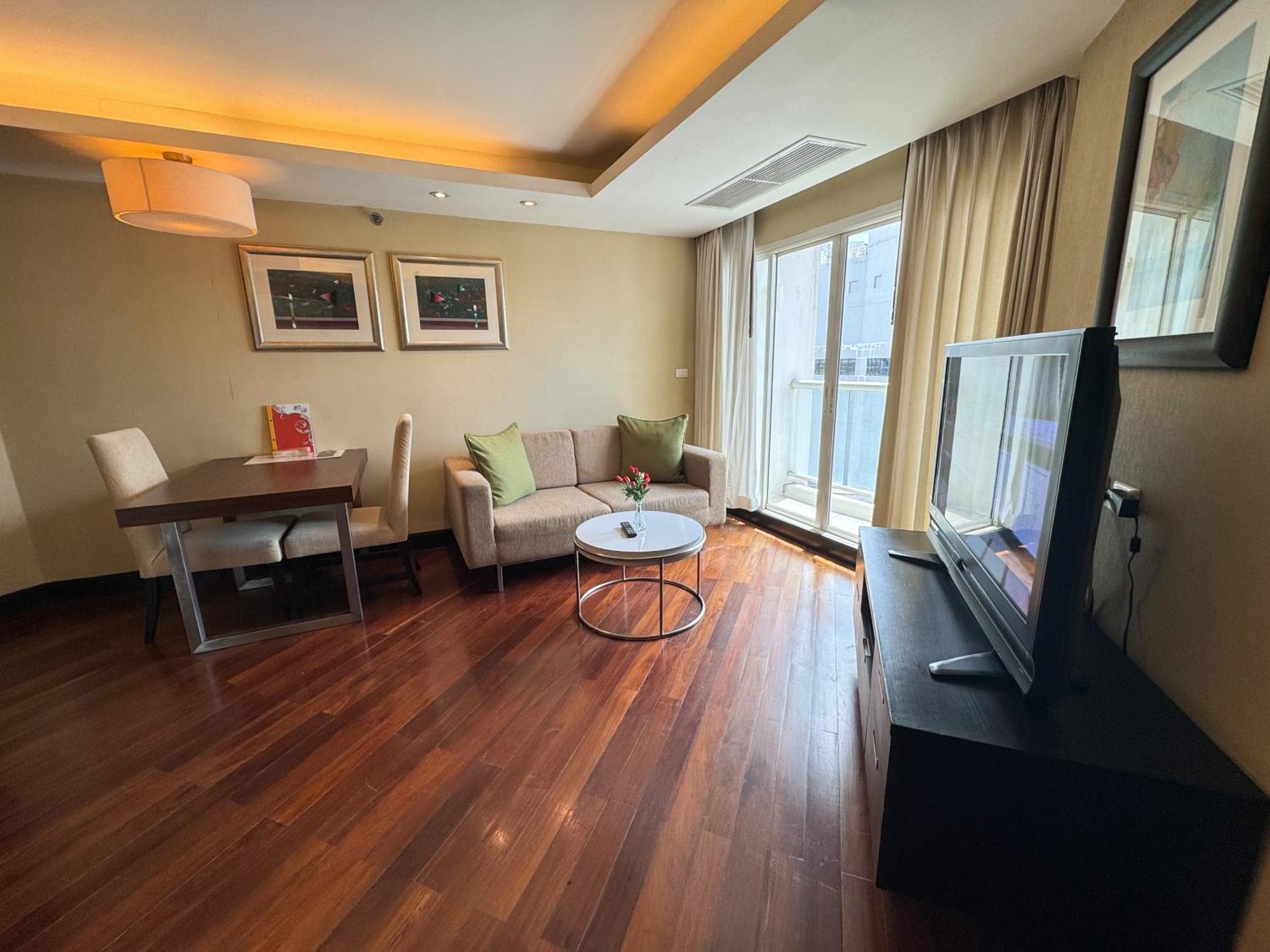 The Narathiwas Hotel & Residence Sathorn Bangkok Exterior foto